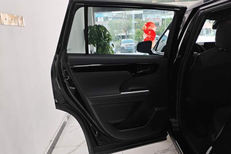 Used Toyota Crown Kluger 2023 2.5L HEV Two-Wheel Drive Entry Version (5 Seats) Left Rear Door Interior