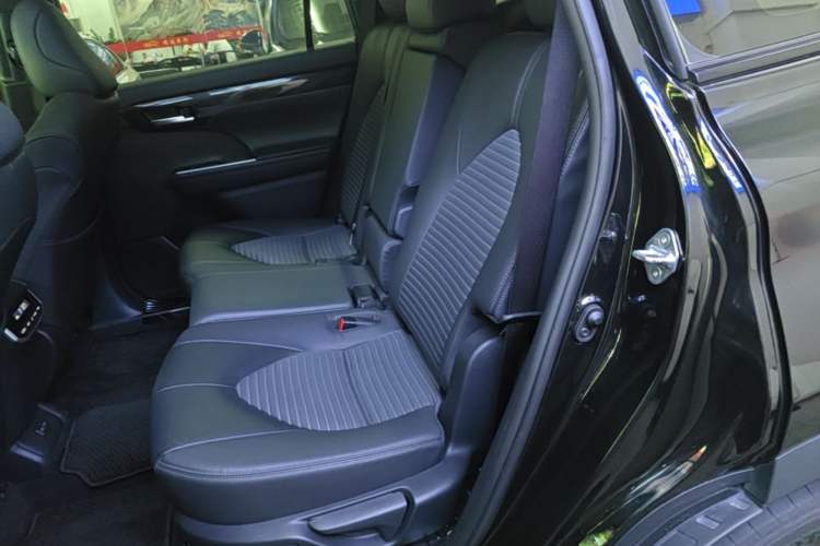 Used Toyota Crown Kluger 2023 2.5L HEV Four-Wheel Drive Luxury Edition Left Rear Seat