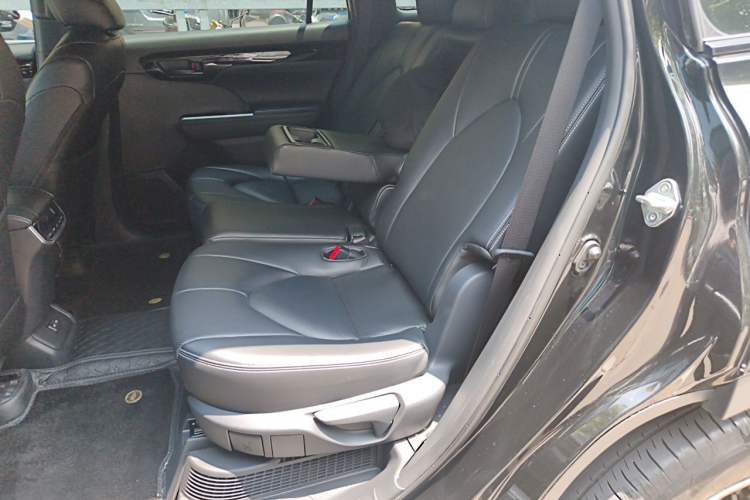 Used Toyota Crown Kluger 2023 2.5L HEV Two-Wheel Drive Entry Version (5 Seats) Left Rear Seat