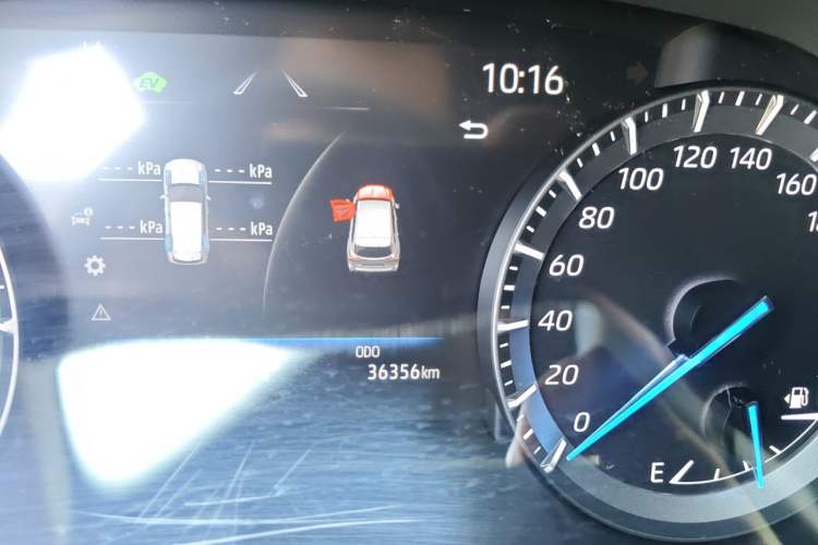 Used Toyota Crown Kluger 2023 2.5L HEV Four-Wheel Drive Luxury Edition Odometer Close Up