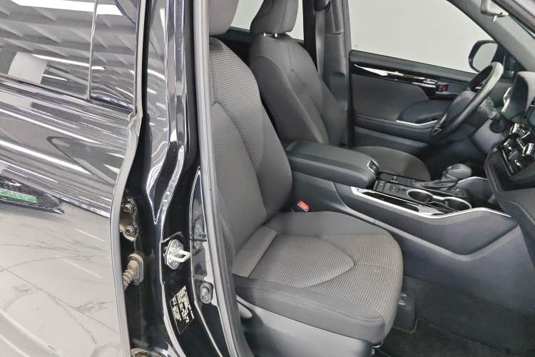 Used Toyota Crown Kluger 2023 2.5L HEV Two-Wheel Drive Entry Version (5 Seats) Right Front Seat