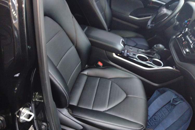 Used Toyota Crown Kluger 2023 2.5L HEV Two-Wheel Drive Entry Version (5 Seats) Right Front Seat