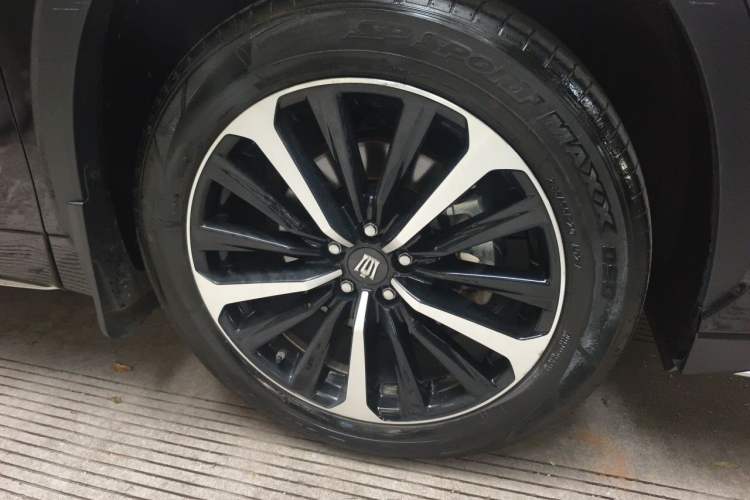 Used Toyota Crown Kluger 2023 2.5L HEV Four-Wheel Drive Luxury Edition Right Front Wheel Hub