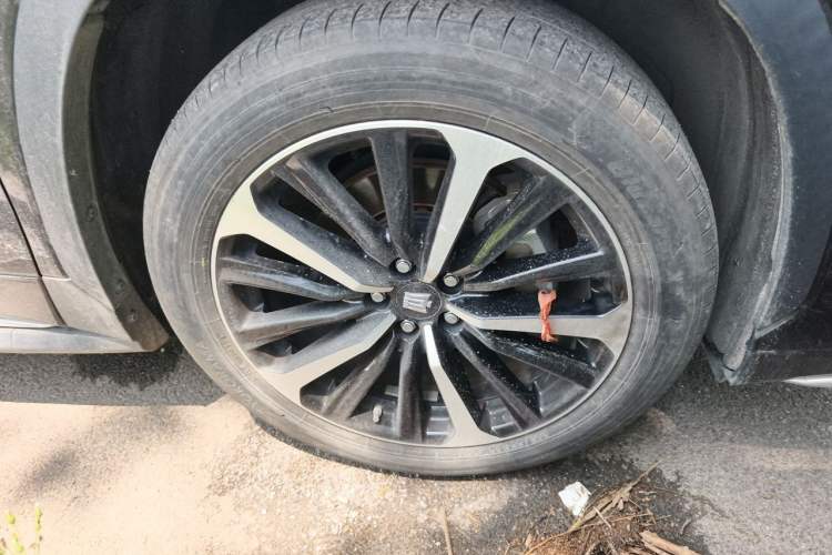 Used Toyota Crown Kluger 2023 2.5L HEV Four-Wheel Drive Luxury Edition Right Front Wheel Hub