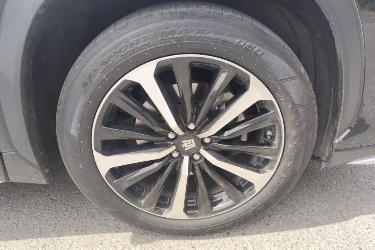 Used Toyota Crown Kluger 2023 2.5L HEV Four-Wheel Drive Luxury Edition Right Front Wheel Hub