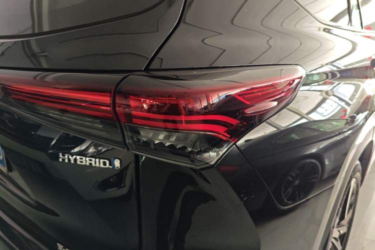 Used Toyota Crown Kluger 2023 2.5L HEV Four-Wheel Drive Luxury Edition Right Rear Taillight