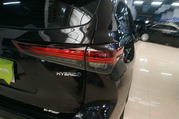Used Toyota Crown Kluger 2023 2.5L HEV Four-Wheel Drive Luxury Edition Right Rear Taillight