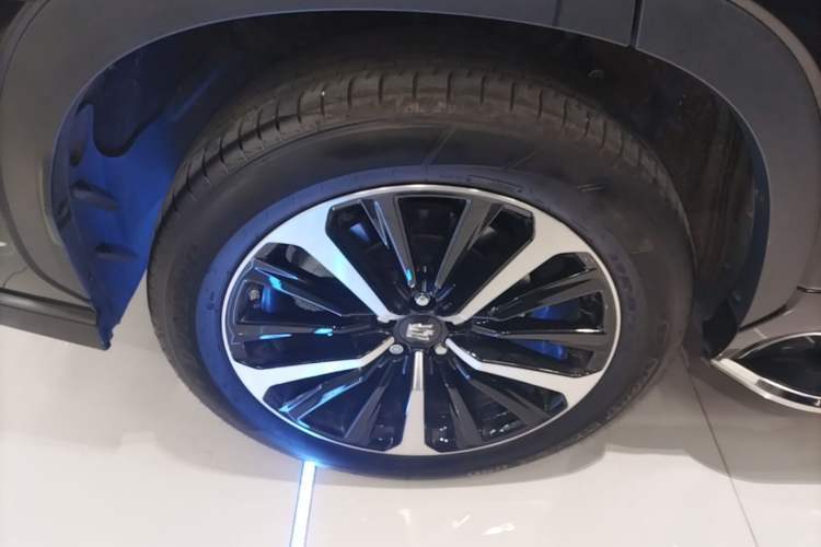 Used Toyota Crown Kluger 2023 2.5L HEV Four-Wheel Drive Luxury Edition Right Rear Wheel Hub
