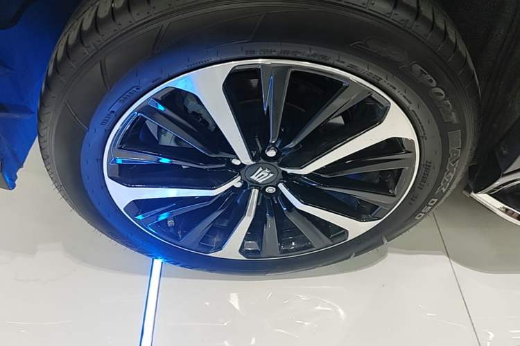 Used Toyota Crown Kluger 2023 2.5L HEV Four-Wheel Drive Luxury Edition Right Rear Wheel Hub