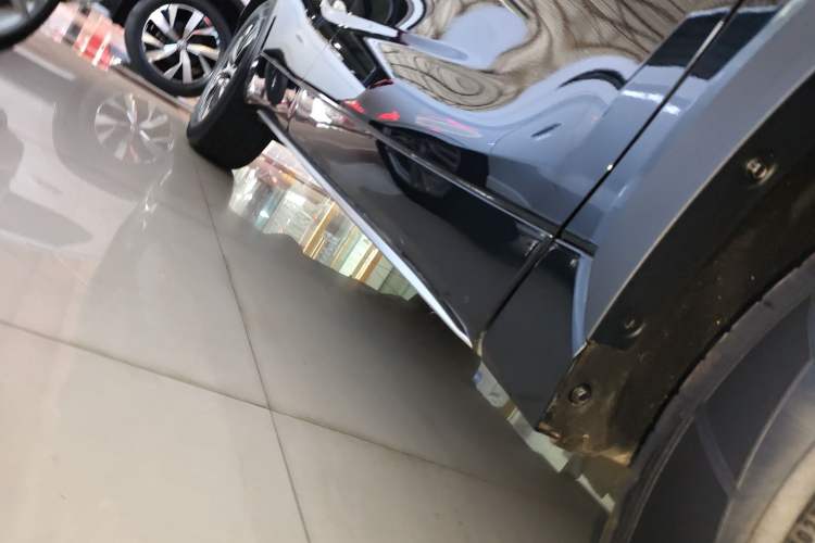 Used Toyota Crown Kluger 2023 2.5L HEV Four-Wheel Drive Elite Edition Right Side Sill