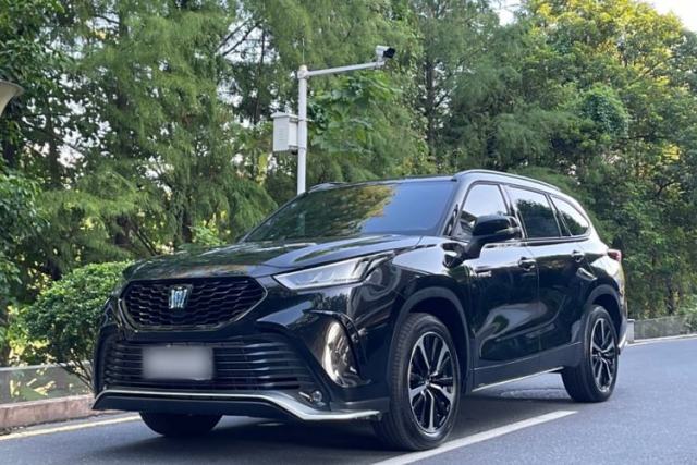 Ojetý Toyota Crown Kluger 2023 2.5L HEV Four-Wheel Drive Luxury Edition