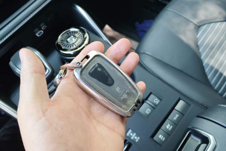 Used Toyota Crown Kluger 2023 2.5L HEV Four-Wheel Drive Luxury Edition Vehicle Key