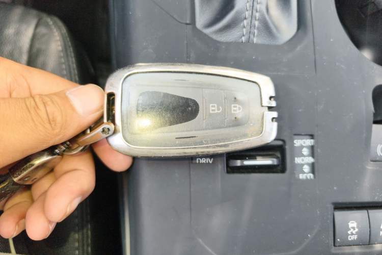 Used Toyota Crown Kluger 2023 2.5L HEV Four-Wheel Drive Luxury Edition Vehicle Key