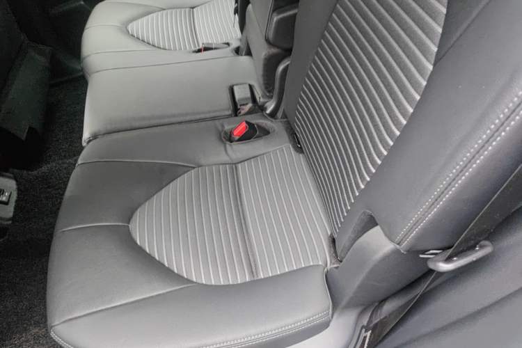 Used Toyota Crown Kluger 2023 2.5L HEV Four-Wheel Drive Luxury Edition Left Rear Seat