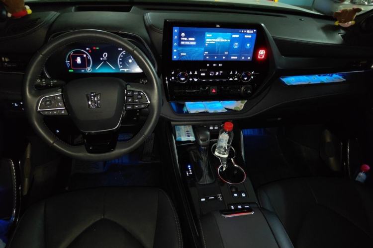 Used Toyota Crown Kluger 2023 2.5L HEV Four-Wheel Drive Flagship Edition Center Console