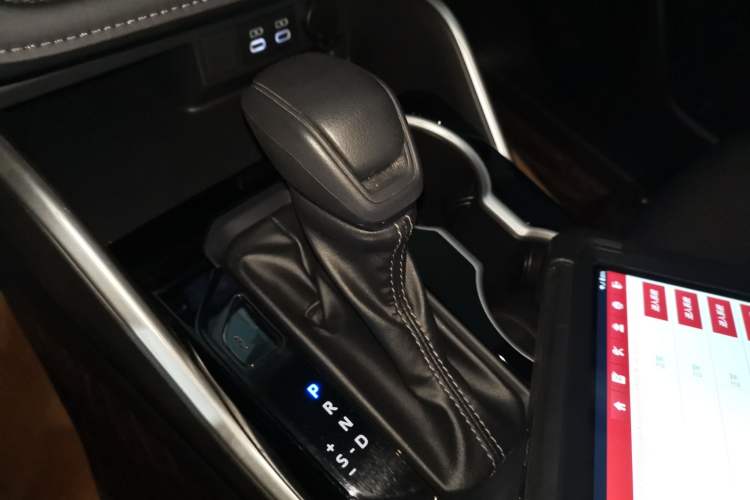 Used Toyota Crown Kluger 2023 2.5L HEV Two-Wheel Drive Entry Version (5 Seats) Gear Lever