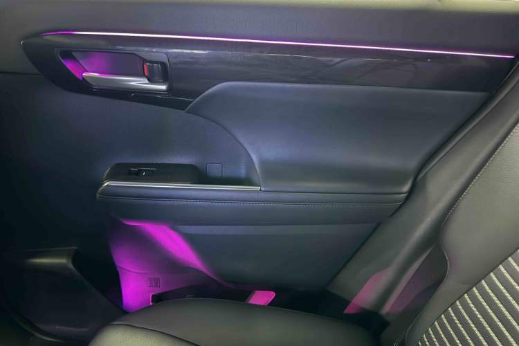 Used Toyota Crown Kluger 2023 2.5L HEV Four-Wheel Drive Luxury Edition Interior 9