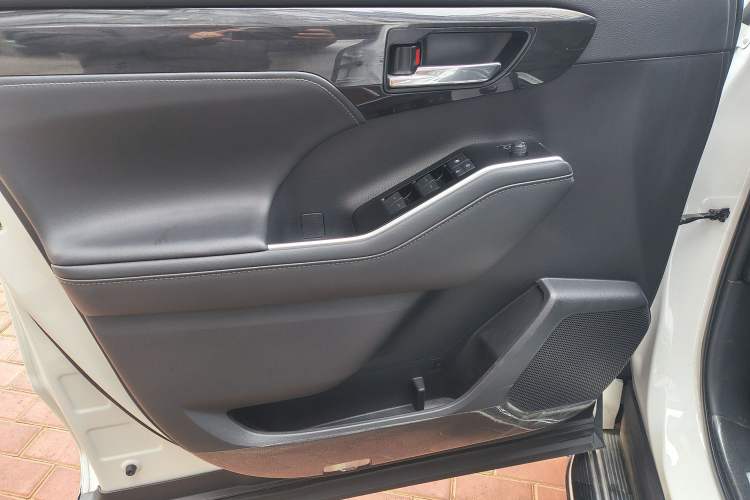 Used Toyota Crown Kluger 2023 2.5L HEV Four-Wheel Drive Prestige Edition Interior 9