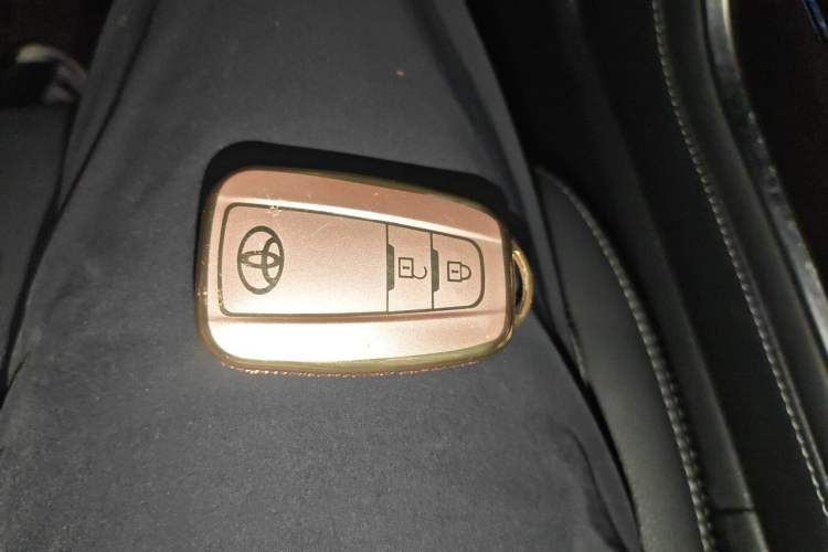 Used Toyota Crown Kluger 2023 2.5L HEV Four-Wheel Drive Luxury Edition Vehicle Key