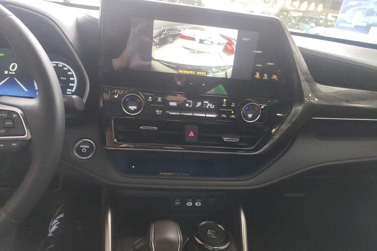 Used Toyota Crown Kluger 2024 2.5L HEV Four-Wheel Drive Luxury Edition Audio And AC Panel