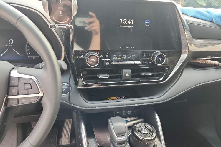 Used Toyota Crown Kluger 2024 2.5L HEV Four-Wheel Drive Premium Edition Audio And AC Panel