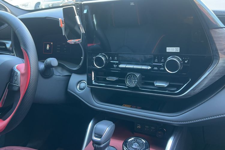 Used Toyota Crown Kluger 2024 2.0T All-Wheel-Drive Prestige Version Audio And AC Panel