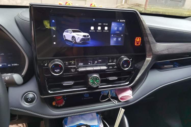 Used Toyota Crown Kluger 2024 2.5L HEV Four-Wheel Drive Luxury Edition Audio And AC Panel