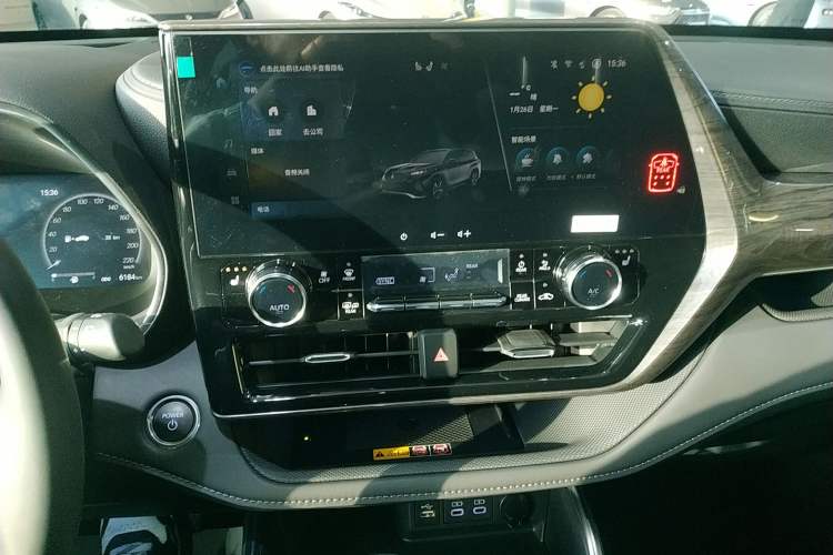 Used Toyota Crown Kluger 2024 2.5L HEV Four-Wheel Drive Premium Edition Audio And AC Panel