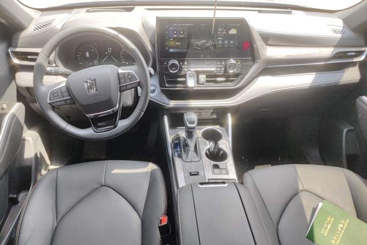 Used Toyota Crown Kluger 2024 2.5L HEV Four-Wheel Drive Premium Edition Center Console