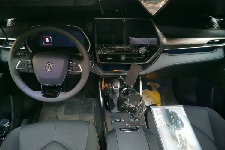 Used Toyota Crown Kluger 2024 2.5L HEV Four-Wheel Drive Flagship Edition Center Console