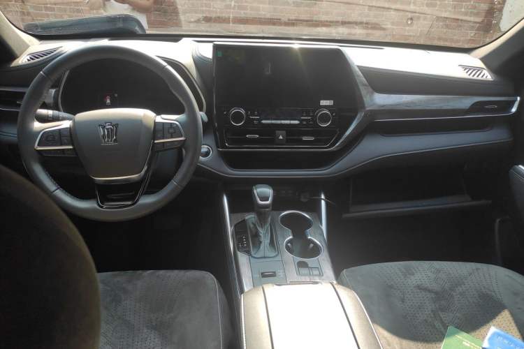 Used Toyota Crown Kluger 2024 2.5L HEV Four-Wheel Drive Premium Edition Center Console