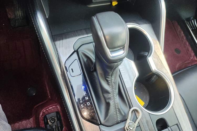 Used Toyota Crown Kluger 2024 2.5L HEV Four-Wheel Drive Luxury Edition Gear Lever