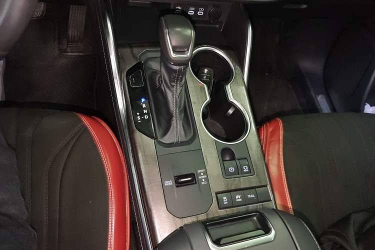 Used Toyota Crown Kluger 2024 2.5L HEV Four-Wheel Drive Luxury Edition Gear Lever
