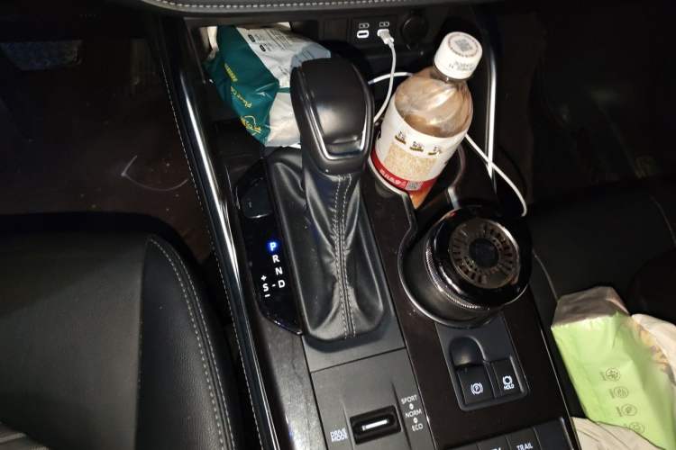 Used Toyota Crown Kluger 2024 2.5L HEV Four-Wheel Drive Luxury Edition Gear Lever