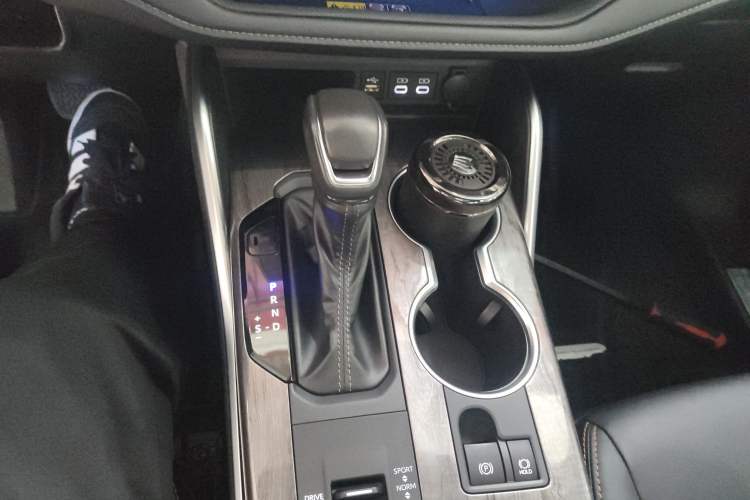 Used Toyota Crown Kluger 2024 2.5L HEV Four-Wheel Drive Luxury Edition Gear Lever