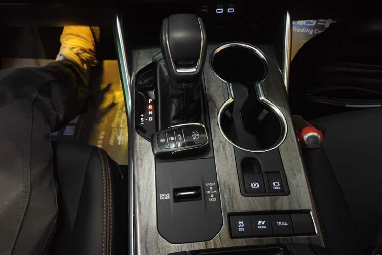 Used Toyota Crown Kluger 2024 2.5L HEV Four-Wheel Drive Premium Edition Gear Lever
