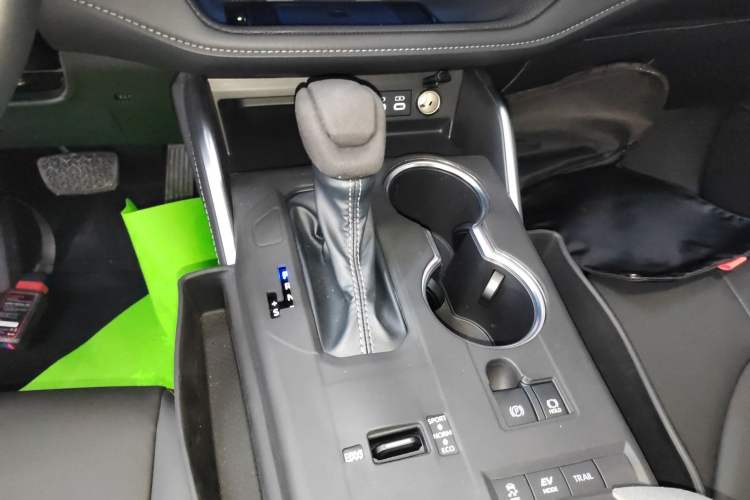Used Toyota Crown Kluger 2024 2.5L HEV Four-Wheel Drive Luxury Edition Gear Lever