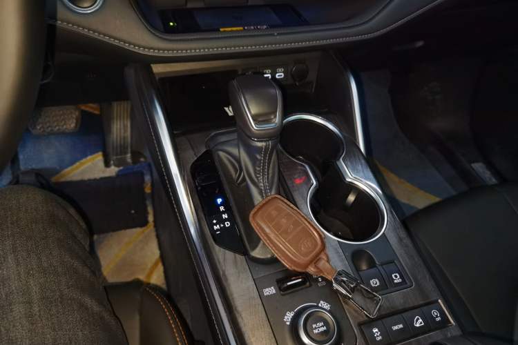 Used Toyota Crown Kluger 2024 2.0T All-Wheel-Drive Prestige Version Gear Lever