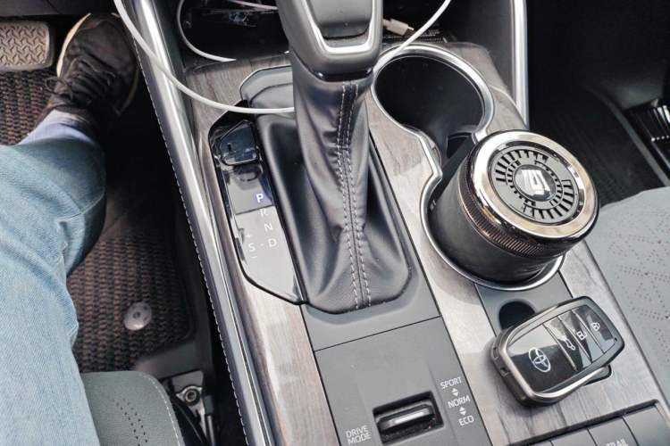 Used Toyota Crown Kluger 2024 2.5L HEV Four-Wheel Drive Premium Edition Gear Lever