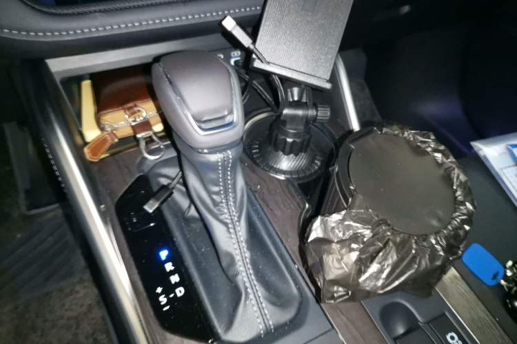 Used Toyota Crown Kluger 2024 2.5L HEV Four-Wheel Drive Flagship Edition Gear Lever