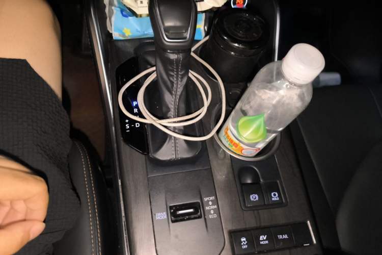 Used Toyota Crown Kluger 2024 2.5L HEV Four-Wheel Drive Luxury Edition Gear Lever