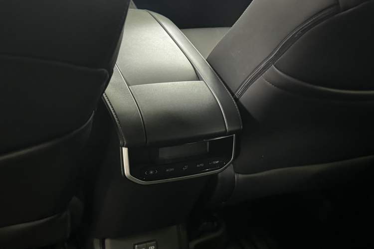Used Toyota Crown Kluger 2024 2.5L HEV Four-Wheel Drive Premium Edition Interior 10
