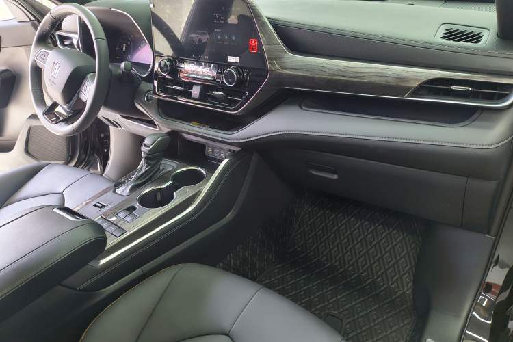 Used Toyota Crown Kluger 2024 2.5L HEV Four-Wheel Drive Premium Edition Interior 10