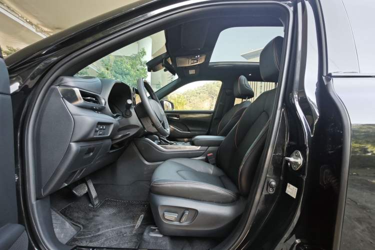 Used Toyota Crown Kluger 2024 2.5L HEV Four-Wheel Drive Premium Edition Interior 3