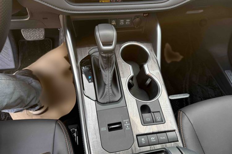 Used Toyota Crown Kluger 2024 2.5L HEV Four-Wheel Drive Premium Edition Interior 3