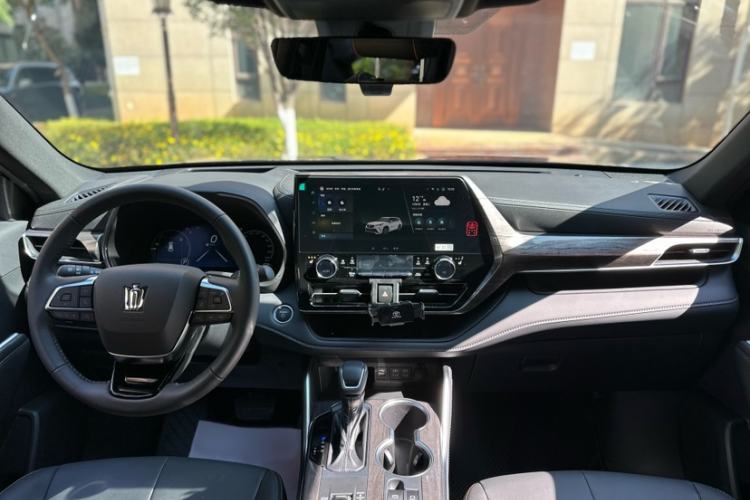 Used Toyota Crown Kluger 2024 2.5L HEV Four-Wheel Drive Premium Edition Interior 3