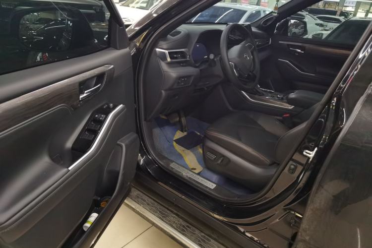 Used Toyota Crown Kluger 2024 2.0T All-Wheel-Drive Prestige Version Interior 3
