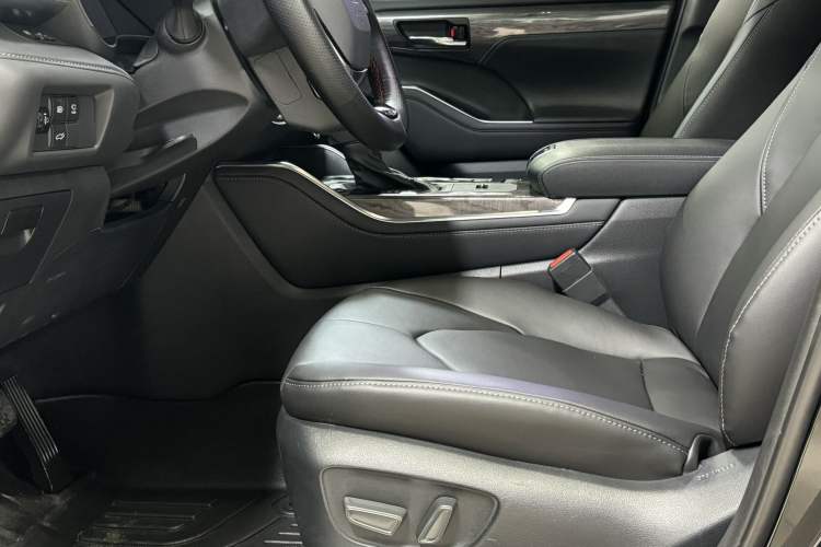 Used Toyota Crown Kluger 2024 2.5L HEV Four-Wheel Drive Premium Edition Interior 3