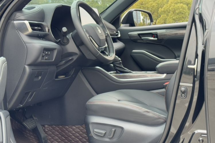 Used Toyota Crown Kluger 2024 2.5L HEV Four-Wheel Drive Premium Edition Interior 4