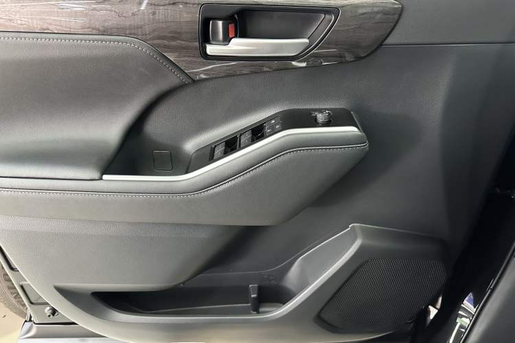 Used Toyota Crown Kluger 2024 2.5L HEV Four-Wheel Drive Luxury Edition Interior 7
